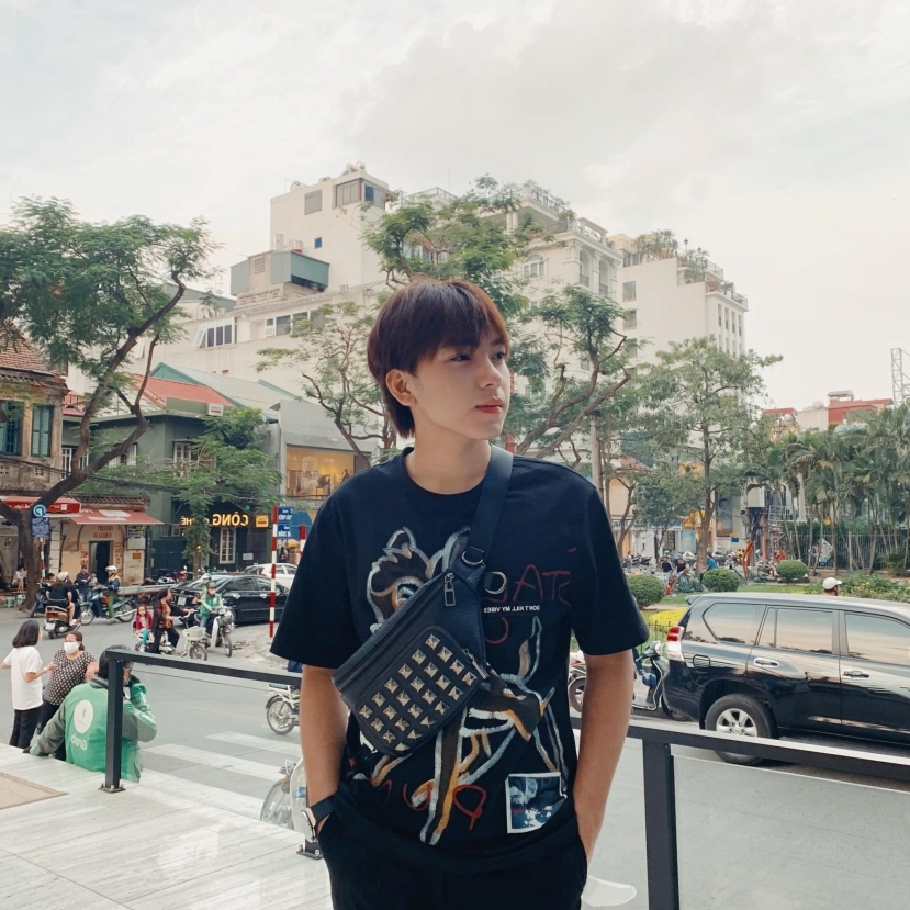'Lóa mắt' trước vẻ điển trai ngoài đời của nam diễn viên 2k3 trong 'Lối nhỏ vào đời' - Ảnh 1 'Lóa mắt' trước vẻ điển trai ngoài đời của nam diễn viên 2k3 trong 'Lối nhỏ vào đời' - Ảnh 1