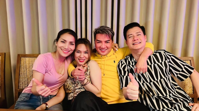 Đàm Vĩnh Hưng không ngần ngại ôm ấp Mỹ Tâm. Ảnh: FBNV Đàm Vĩnh Hưng không ngần ngại ôm ấp Mỹ Tâm. Ảnh: FBNV