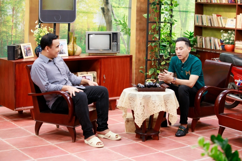 'MC giàu nhất Việt Nam' Quyền Linh bị bạn cũ phơi bày quá khứ, 'bóc phốt' nợ nần không trả 'MC giàu nhất Việt Nam' Quyền Linh bị bạn cũ phơi bày quá khứ, 'bóc phốt' nợ nần không trả