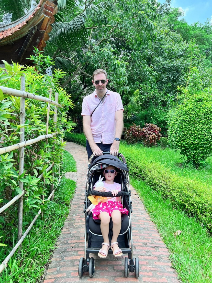 Lan Phương dành thời gian bên gia đình sau khi đóng máy Thương ngày nắng về. Ảnh: FBNV Lan Phương dành thời gian bên gia đình sau khi đóng máy Thương ngày nắng về. Ảnh: FBNV