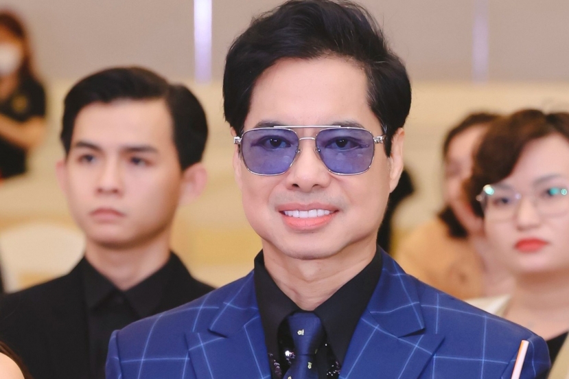 Ngọc Sơn xuất hiện tại sự kiện, tiết lộ suýt khóc khi đến trễ chương trình. Ảnh: Internet Ngọc Sơn xuất hiện tại sự kiện, tiết lộ suýt khóc khi đến trễ chương trình. Ảnh: Internet