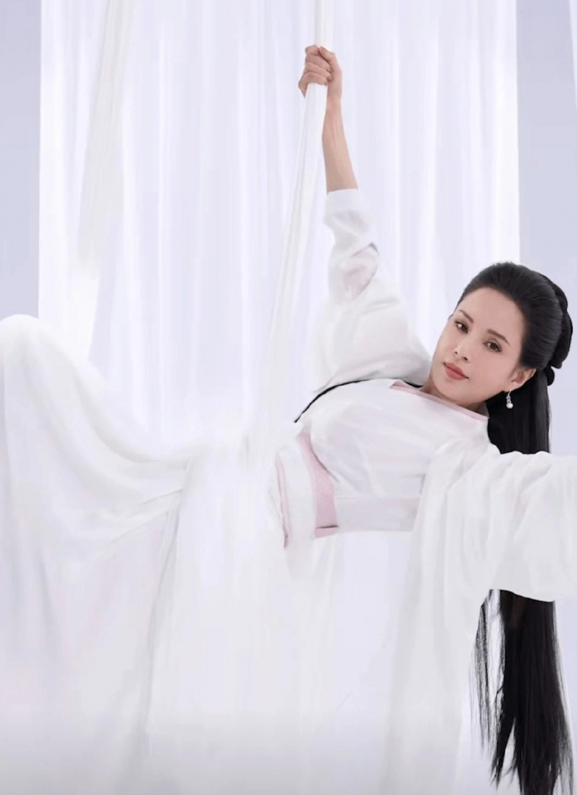 Giật mình trước màn tái hiện Tiểu Long Nữ của Lý Nhược Đồng sau gần 30 năm - Ảnh 3 Giật mình trước màn tái hiện Tiểu Long Nữ của Lý Nhược Đồng sau gần 30 năm - Ảnh 3