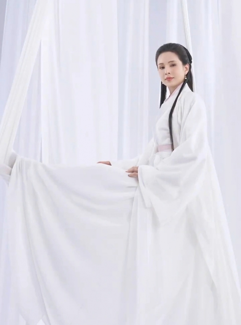Giật mình trước màn tái hiện Tiểu Long Nữ của Lý Nhược Đồng sau gần 30 năm - Ảnh 1 Giật mình trước màn tái hiện Tiểu Long Nữ của Lý Nhược Đồng sau gần 30 năm - Ảnh 1