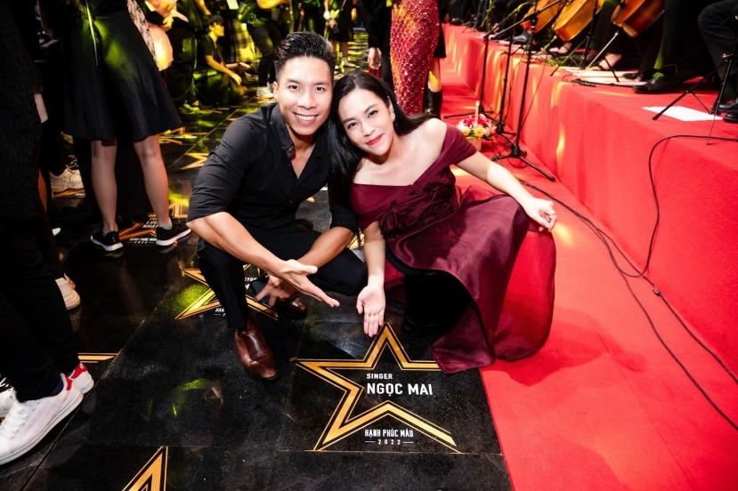 'O Sen' Ngọc Mai xuất hiện tình cảm bên chồng Quốc Nghiệp tại sự kiện. Ảnh: FBNV 'O Sen' Ngọc Mai xuất hiện tình cảm bên chồng Quốc Nghiệp tại sự kiện. Ảnh: FBNV