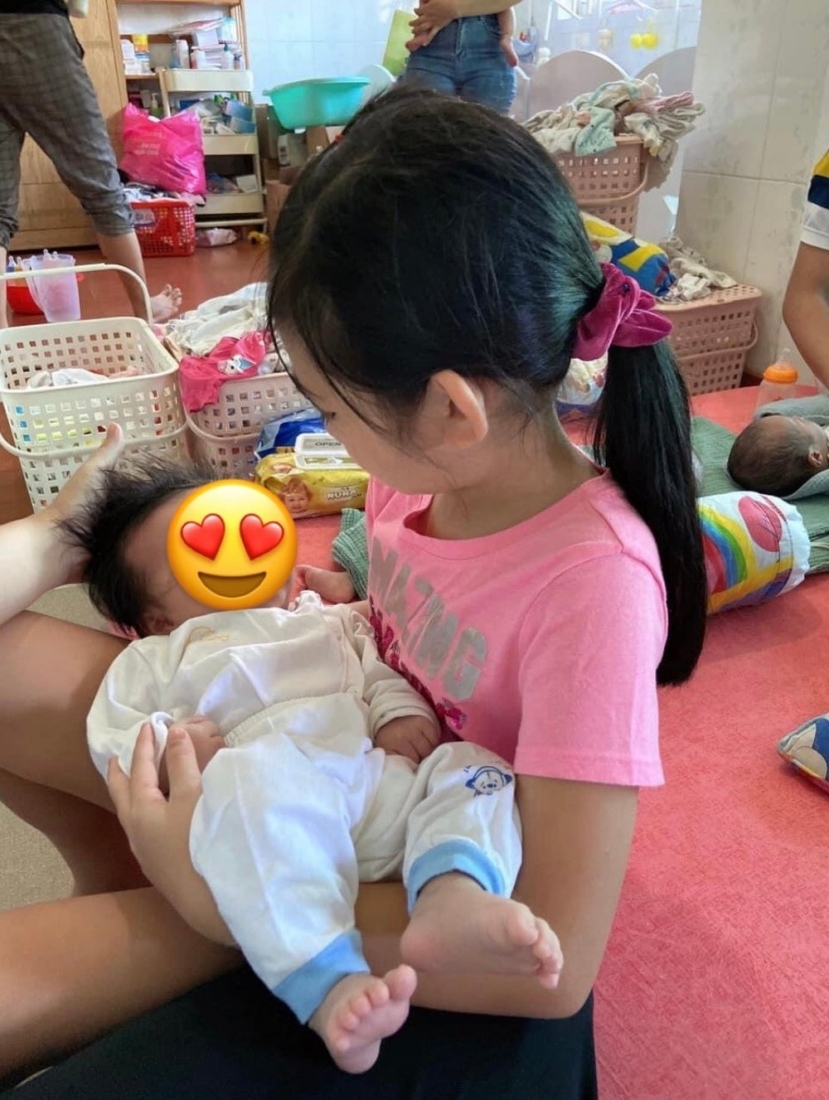 Con gái Mai Phương mất mẹ từ sớm, hình thành nên nhân cách đặc biệt không phải đứa trẻ nào cũng có - Ảnh 2 Con gái Mai Phương mất mẹ từ sớm, hình thành nên nhân cách đặc biệt không phải đứa trẻ nào cũng có - Ảnh 2