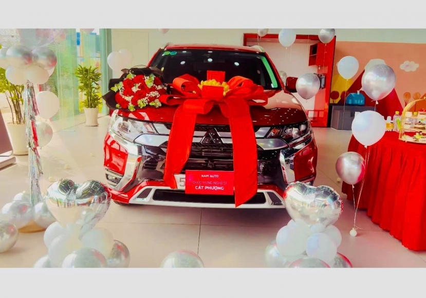 Xe mới của Cát Phượng. Ảnh: FBNV Xe mới của Cát Phượng. Ảnh: FBNV
