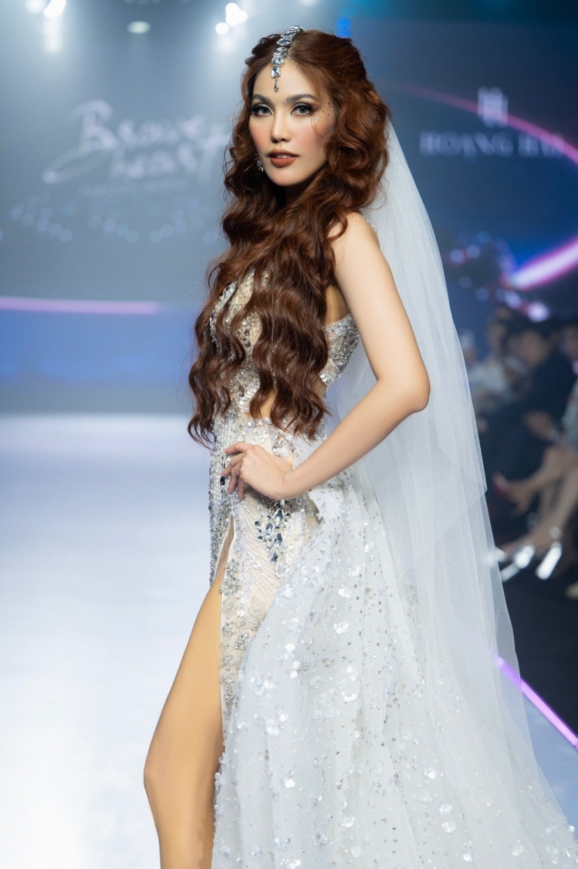 Lan Khuê tái xuất ấn tượng trên sàn catwalk. Ảnh: Internet Lan Khuê tái xuất ấn tượng trên sàn catwalk. Ảnh: Internet