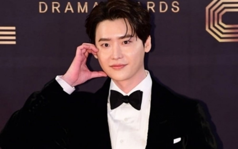 Lee Jong Suk và IU xác nhận hẹn hò, cập nhật luôn tình hình mối quan hệ - Ảnh 1 Lee Jong Suk và IU xác nhận hẹn hò, cập nhật luôn tình hình mối quan hệ - Ảnh 1