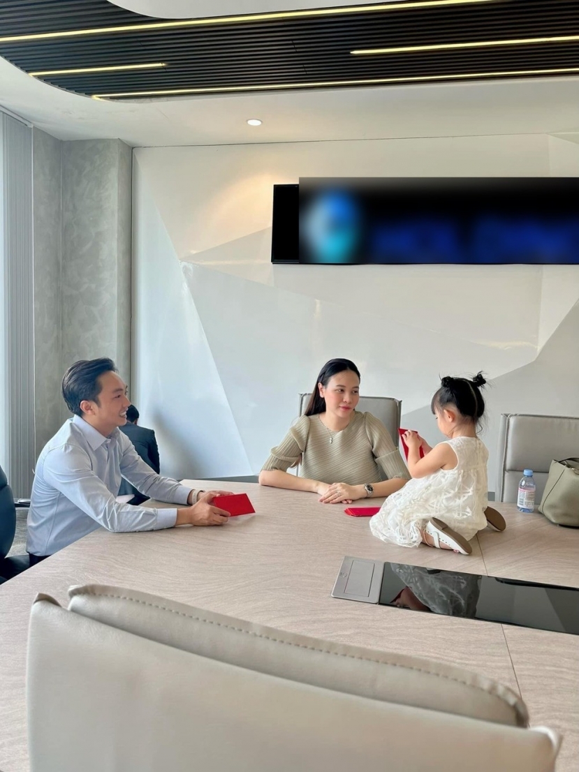 Sao Việt 31/1: Mai Phương Thúy úp mở chuyện kết hôn, Lâm Khánh Chi lộ thể trạng hậu hoàn thiện làm phụ nữ - Ảnh 5 Sao Việt 31/1: Mai Phương Thúy úp mở chuyện kết hôn, Lâm Khánh Chi lộ thể trạng hậu hoàn thiện làm phụ nữ - Ảnh 5