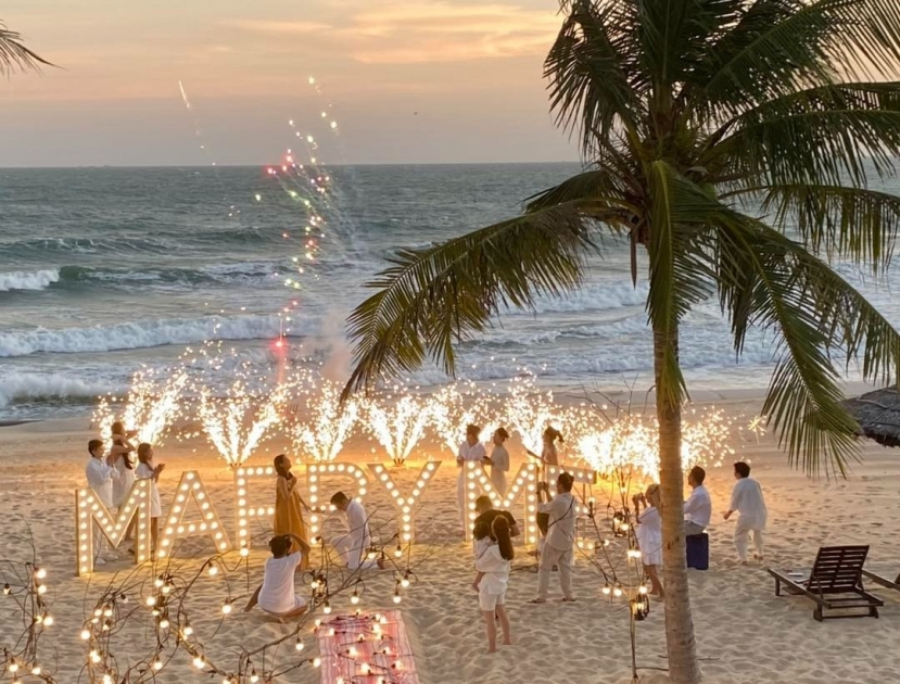 Sao Việt 14/2: Phạm Quỳnh Anh hé lộ cảnh cầu hôn lãng mạn, Dương Cẩm Lynh đón tin vui lớn giữa biến nợ nần - Ảnh 1 Sao Việt 14/2: Phạm Quỳnh Anh hé lộ cảnh cầu hôn lãng mạn, Dương Cẩm Lynh đón tin vui lớn giữa biến nợ nần - Ảnh 1