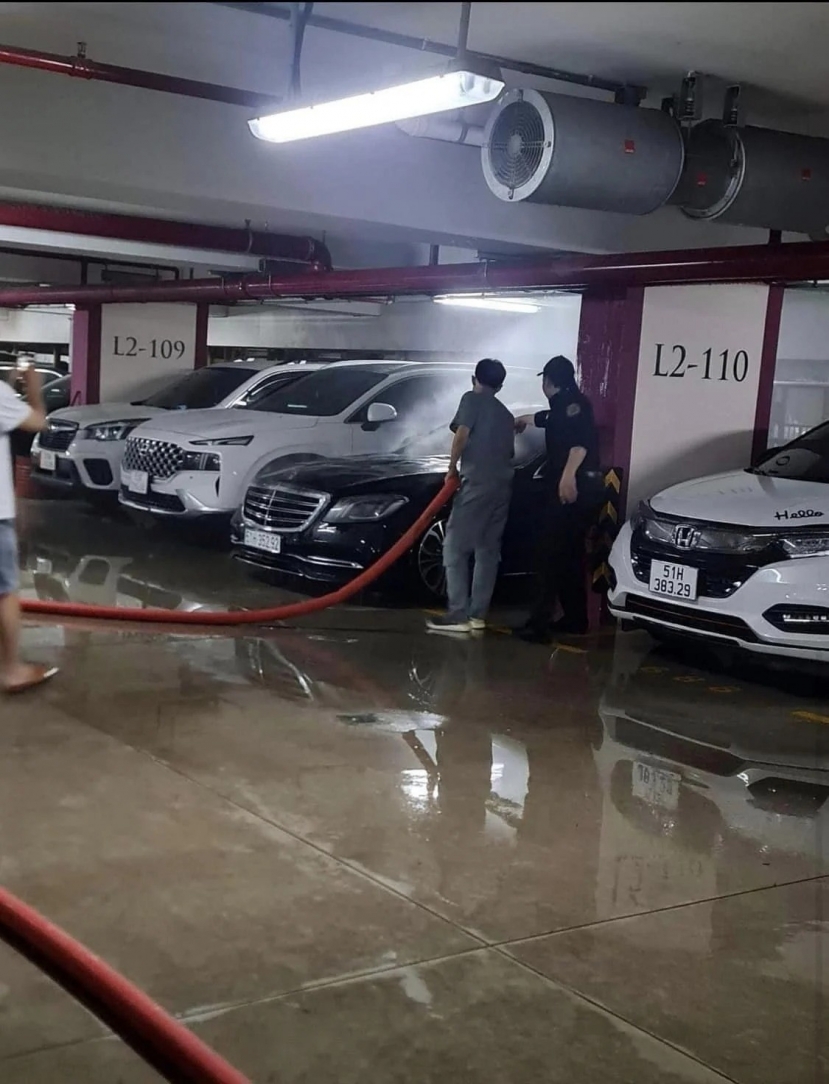 Sao Việt 16/2: Dương Cẩm Lynh hành động bất nhất giữa lúc nợ nần, Thanh Thanh Huyền đắp vải vụn lên người - Ảnh 4 Sao Việt 16/2: Dương Cẩm Lynh hành động bất nhất giữa lúc nợ nần, Thanh Thanh Huyền đắp vải vụn lên người - Ảnh 4