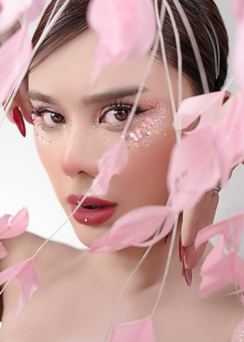 Lâm Khánh Chi đầy quyến rũ và thần thái. Ảnh: FBNV Lâm Khánh Chi đầy quyến rũ và thần thái. Ảnh: FBNV