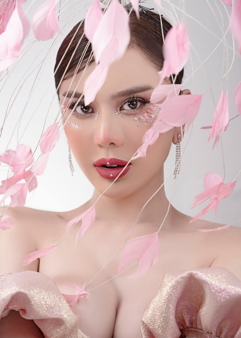 Sao Việt 6/3: Lâm Khánh Chi đẹp nức nở trong bộ ảnh mới, Thiều Bảo Trâm khoe dáng 'khét lẹt' - Ảnh 1 Sao Việt 6/3: Lâm Khánh Chi đẹp nức nở trong bộ ảnh mới, Thiều Bảo Trâm khoe dáng 'khét lẹt' - Ảnh 1