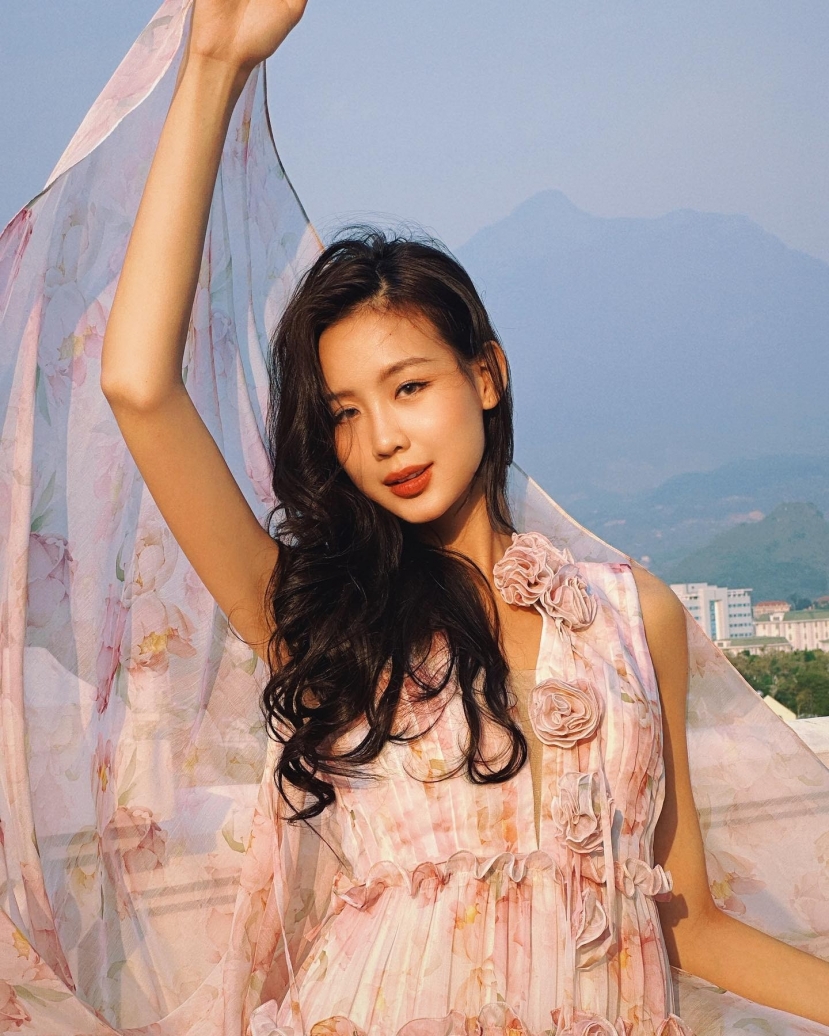 Hoa hậu Bảo Ngọc ăn vận lộng lẫy nhưng bị 'dìm' nhan sắc bởi 1 chi tiết - Ảnh 3 Hoa hậu Bảo Ngọc ăn vận lộng lẫy nhưng bị 'dìm' nhan sắc bởi 1 chi tiết - Ảnh 3