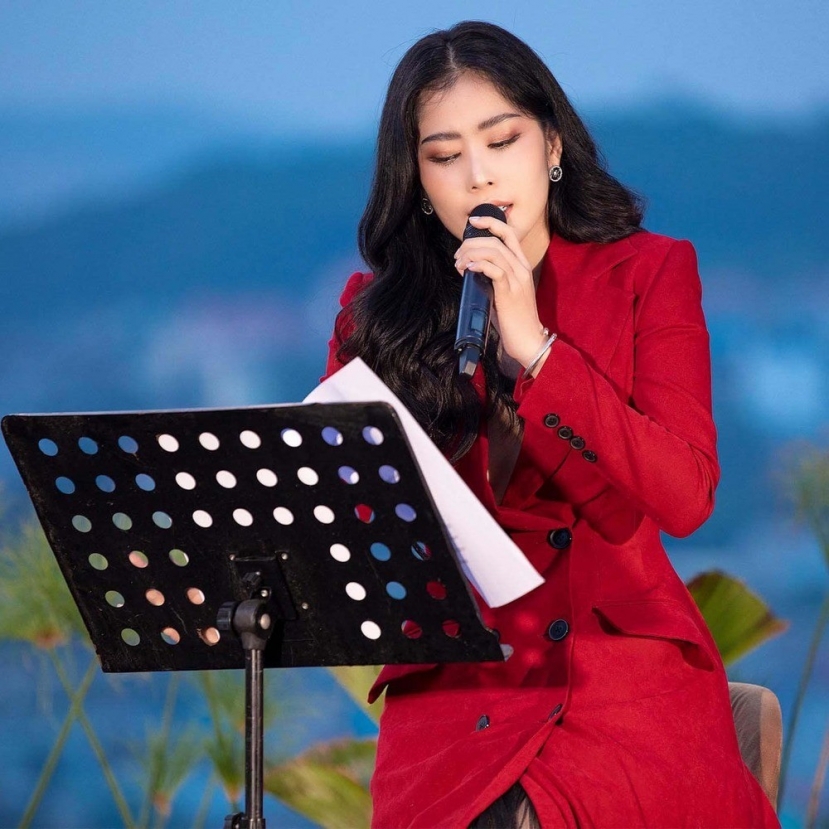 Nam Em dành tình yêu và thời gian của mình đến âm nhạc. Ảnh: Internet Nam Em dành tình yêu và thời gian của mình đến âm nhạc. Ảnh: Internet