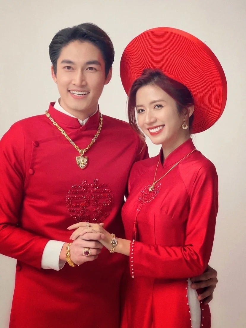 Sao Việt 22/4: Hari Won tiết lộ tình trạng cay đắng phải đối diện, Đình Tú bất ngờ tuyên bố cuối năm kết hôn - Ảnh 3 Sao Việt 22/4: Hari Won tiết lộ tình trạng cay đắng phải đối diện, Đình Tú bất ngờ tuyên bố cuối năm kết hôn - Ảnh 3