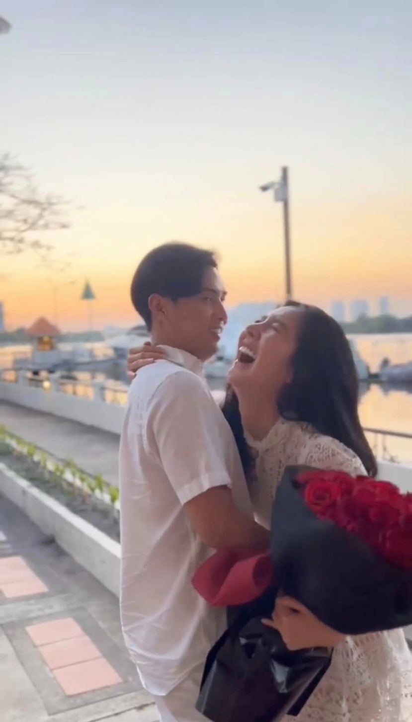 Hồ Quang Hiếu cầu hôn bạn gái kém 17 tuổi sau 3 tháng mặn nồng - Ảnh 2 Hồ Quang Hiếu cầu hôn bạn gái kém 17 tuổi sau 3 tháng mặn nồng - Ảnh 2