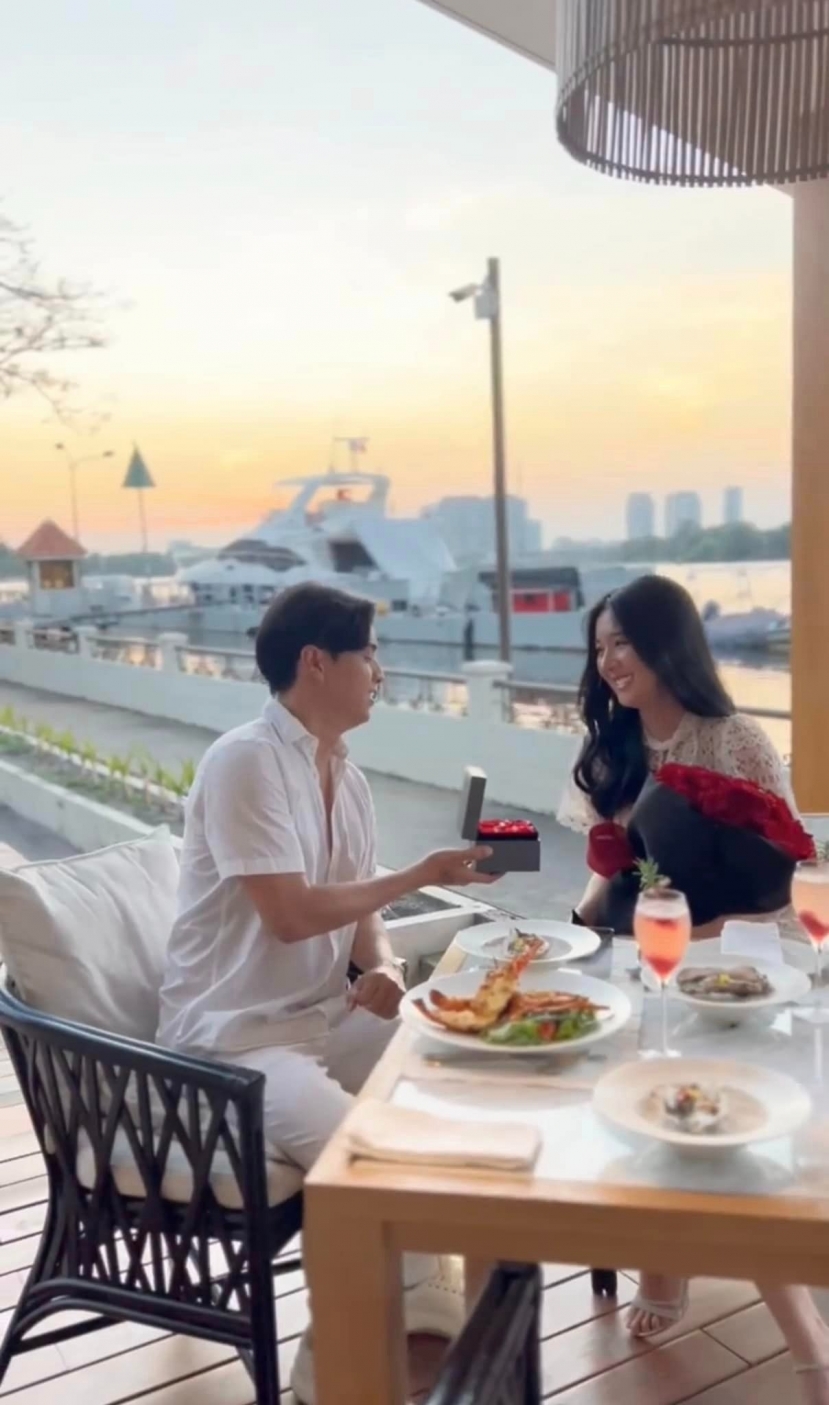 Hồ Quang Hiếu cầu hôn bạn gái kém 17 tuổi sau 3 tháng mặn nồng - Ảnh 1 Hồ Quang Hiếu cầu hôn bạn gái kém 17 tuổi sau 3 tháng mặn nồng - Ảnh 1