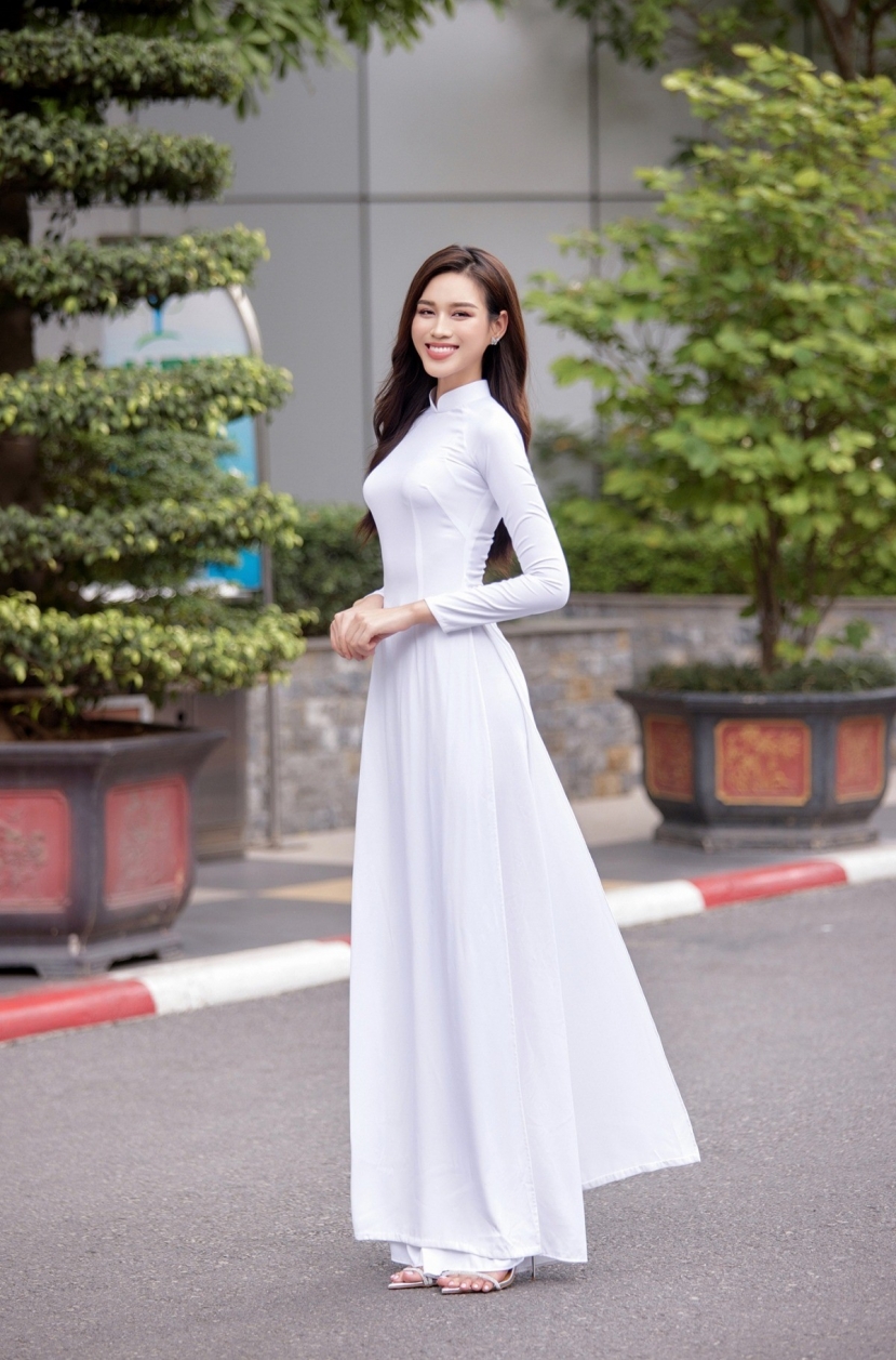 Đỗ Thị Hà tỏa sáng trong loạt ảnh đánh dấu mốc quan trọng của cuộc đời - Ảnh 1 Đỗ Thị Hà tỏa sáng trong loạt ảnh đánh dấu mốc quan trọng của cuộc đời - Ảnh 1