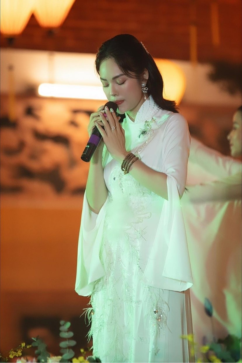 Sao Việt 13/6: Đỗ Thị Hà đẹp phát sáng nhờ 'điểm vàng' cơ thể, Trấn Thành khóc nói lời xin lỗi người yêu cũ - Ảnh 4 Sao Việt 13/6: Đỗ Thị Hà đẹp phát sáng nhờ 'điểm vàng' cơ thể, Trấn Thành khóc nói lời xin lỗi người yêu cũ - Ảnh 4