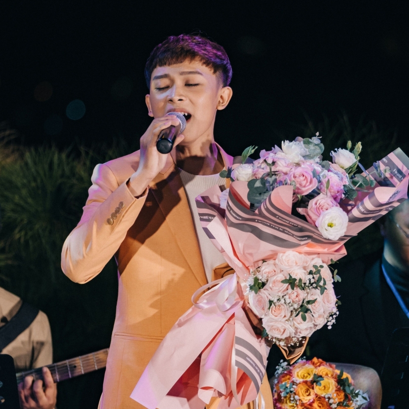 Hồ Văn Cường nhận được tin vui lớn trong ngày trở lại với Hà Nội. Ảnh: FBNV Hồ Văn Cường nhận được tin vui lớn trong ngày trở lại với Hà Nội. Ảnh: FBNV