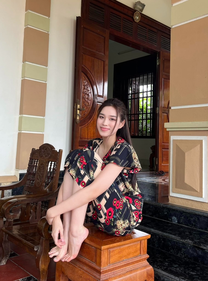 Sao Việt 27/6: Đỗ Thị Hà gợi nhớ về hình ảnh 'hoa hậu cấy lúa', vợ Công Lý báo tin cực vui về ông xã - Ảnh 1 Sao Việt 27/6: Đỗ Thị Hà gợi nhớ về hình ảnh 'hoa hậu cấy lúa', vợ Công Lý báo tin cực vui về ông xã - Ảnh 1
