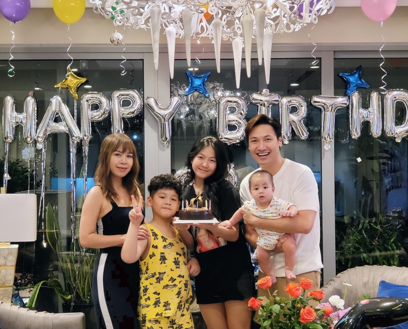 Gia đình hạnh phúc của Mạnh Trường. Ảnh: Internet Gia đình hạnh phúc của Mạnh Trường. Ảnh: Internet