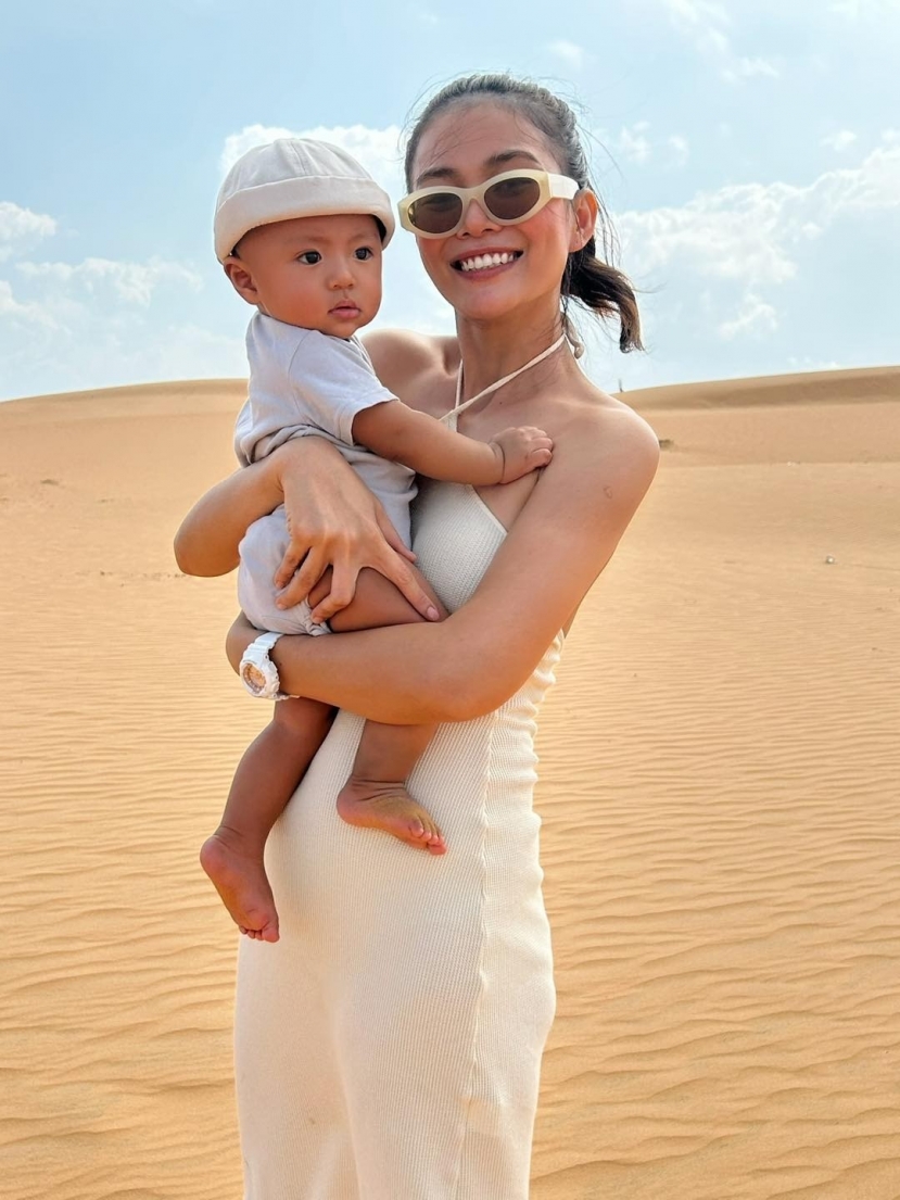 Á hậu Mâu Thủy khí chất ngời ngời sau 6 tháng sinh con - Ảnh 1 Á hậu Mâu Thủy khí chất ngời ngời sau 6 tháng sinh con - Ảnh 1