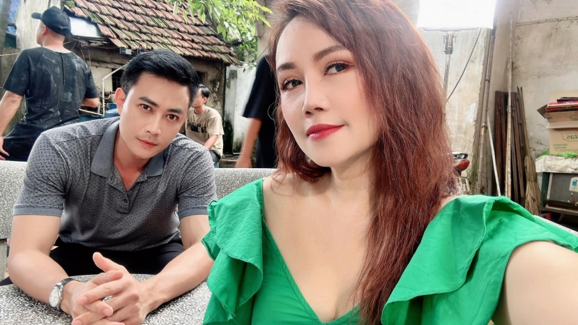 Đào Hoàng Yến ở hậu trường phim Làng Trong Phố. Ảnh: FBNV Đào Hoàng Yến ở hậu trường phim Làng Trong Phố. Ảnh: FBNV