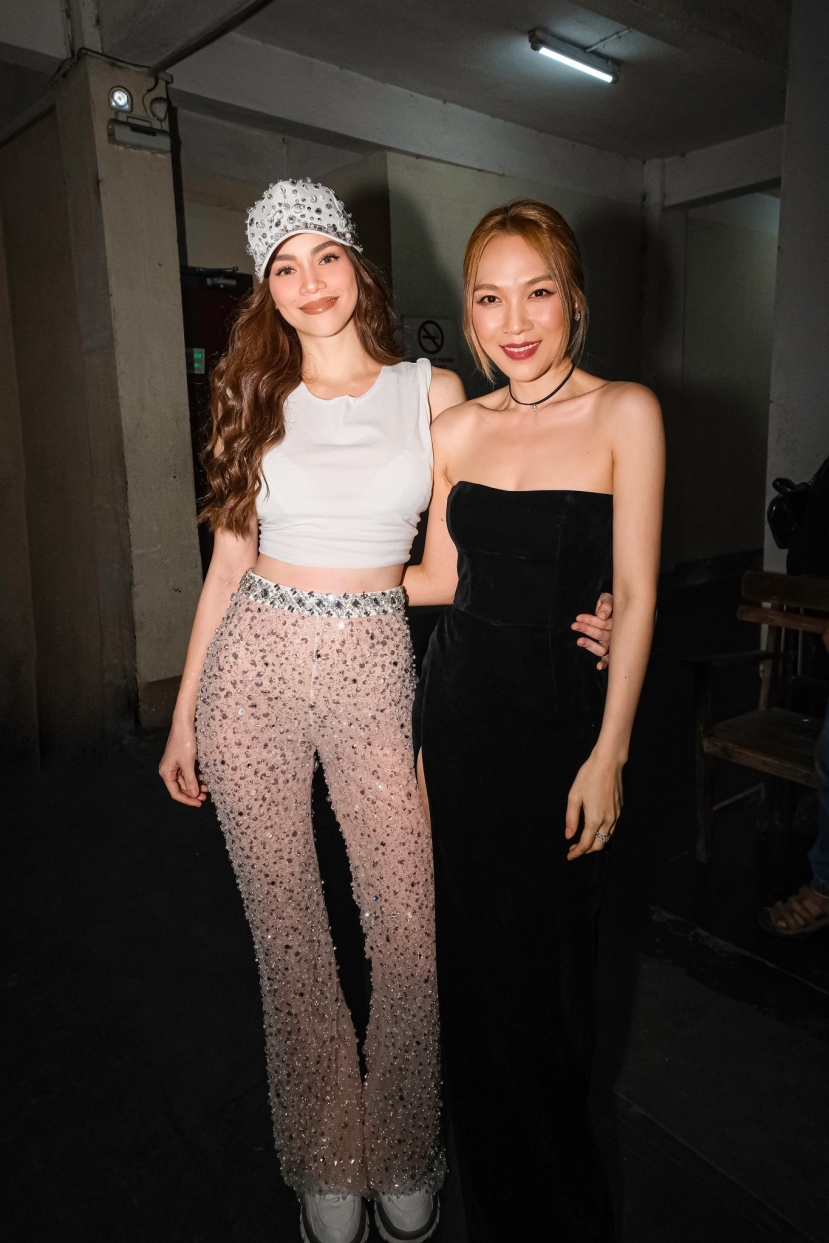 Mỹ Tâm và Hồ Ngọc Hà tại hậu trường Lễ trao giải Làn sóng xanh. Ảnh: FBNV Mỹ Tâm và Hồ Ngọc Hà tại hậu trường Lễ trao giải Làn sóng xanh. Ảnh: FBNV