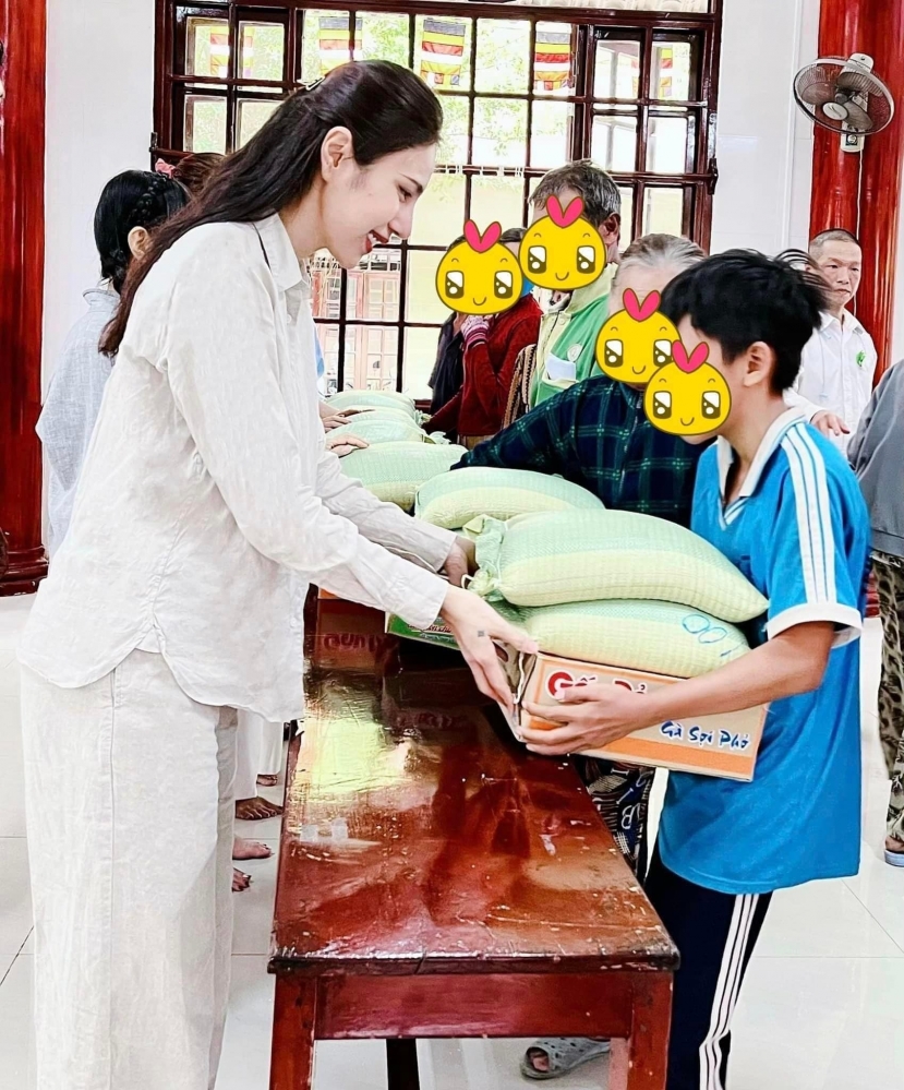Thủy Tiên hiện diện trong chuyến từ thiện mới đây. Ảnh: Internet Thủy Tiên hiện diện trong chuyến từ thiện mới đây. Ảnh: Internet