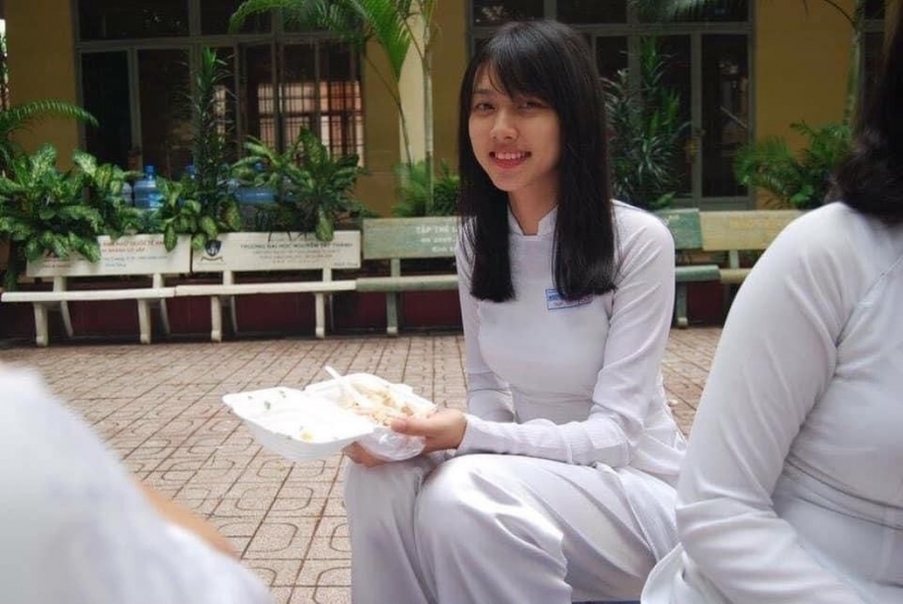 Lan truyền hình ảnh Thùy Tiên thời cắp sách tới trường, nhan sắc ra sao? - Ảnh 1 Lan truyền hình ảnh Thùy Tiên thời cắp sách tới trường, nhan sắc ra sao? - Ảnh 1