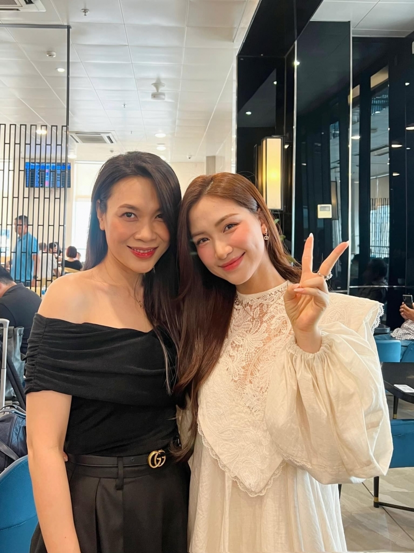 Hòa Minzy chung khung hình với Mỹ Tâm. Ảnh: FBNV Hòa Minzy chung khung hình với Mỹ Tâm. Ảnh: FBNV