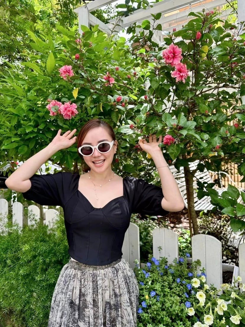 Sao Việt 2/10: Đỗ Thị Hà đẹp 'lồng lộn' đi uống trà sữa, Vy Oanh khiêm tốn khi được ngợi khen nhan sắc hết lời - Ảnh 4 Sao Việt 2/10: Đỗ Thị Hà đẹp 'lồng lộn' đi uống trà sữa, Vy Oanh khiêm tốn khi được ngợi khen nhan sắc hết lời - Ảnh 4