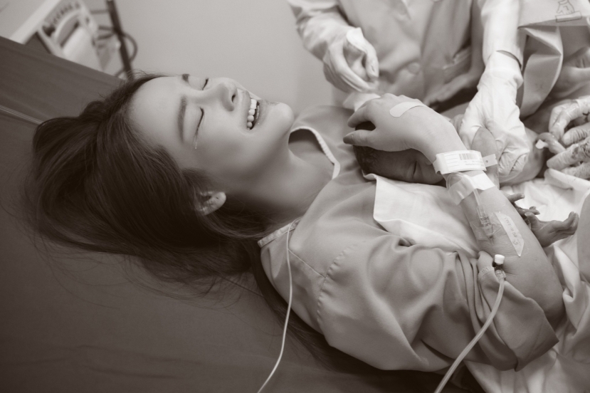 Nhã Phương 'vượt cạn' thành công. Ảnh: FBNV Nhã Phương 'vượt cạn' thành công. Ảnh: FBNV