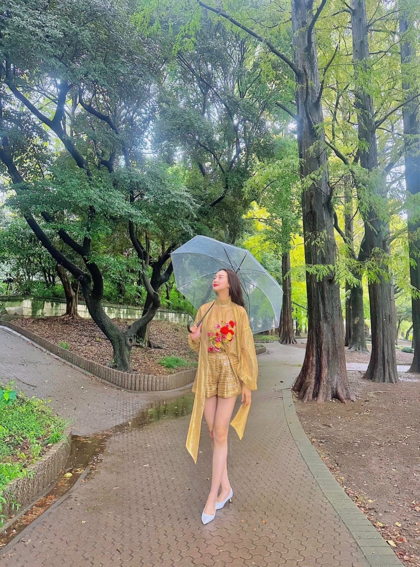 Hoa hậu Bảo Ngọc khoe chân dài miên man khi thả dáng ở Nhật Bản - Ảnh 2 Hoa hậu Bảo Ngọc khoe chân dài miên man khi thả dáng ở Nhật Bản - Ảnh 2