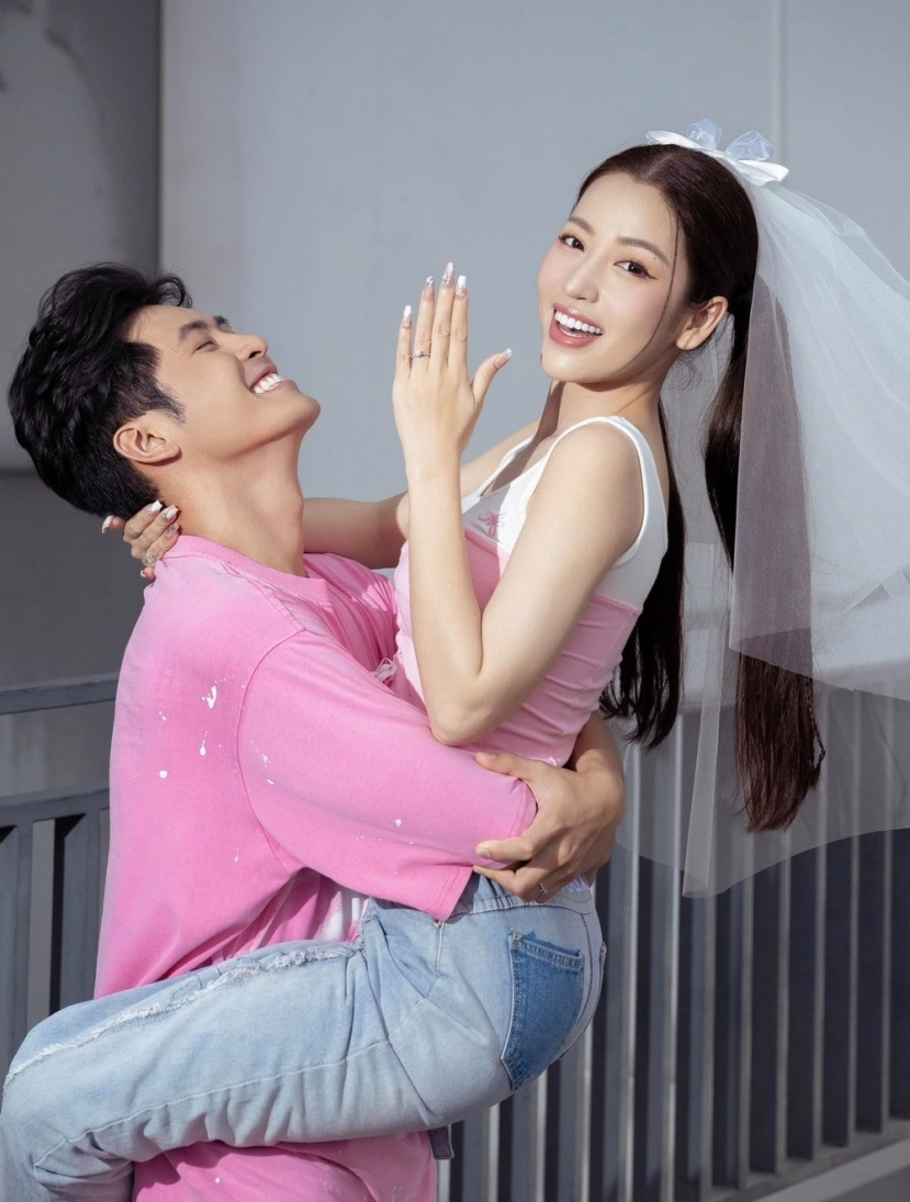 Công chúng đang chờ đợi hỷ sự của cặp đôi. Ảnh: FBNV Công chúng đang chờ đợi hỷ sự của cặp đôi. Ảnh: FBNV