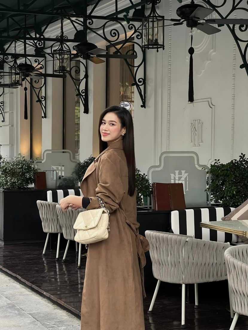 Đỗ Thị Hà khoe dáng đầu đông, vẻ đẹp trong veo khiến ai nấy trầm trồ - Ảnh 1 Đỗ Thị Hà khoe dáng đầu đông, vẻ đẹp trong veo khiến ai nấy trầm trồ - Ảnh 1