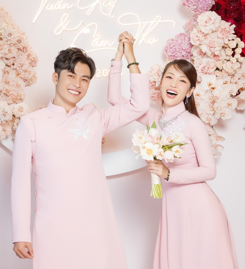 Puka và Sam có hành động lạ khi gặp gỡ, dân tình đồn đoán về tin vui mới của showbiz Việt - Ảnh 2 Puka và Sam có hành động lạ khi gặp gỡ, dân tình đồn đoán về tin vui mới của showbiz Việt - Ảnh 2