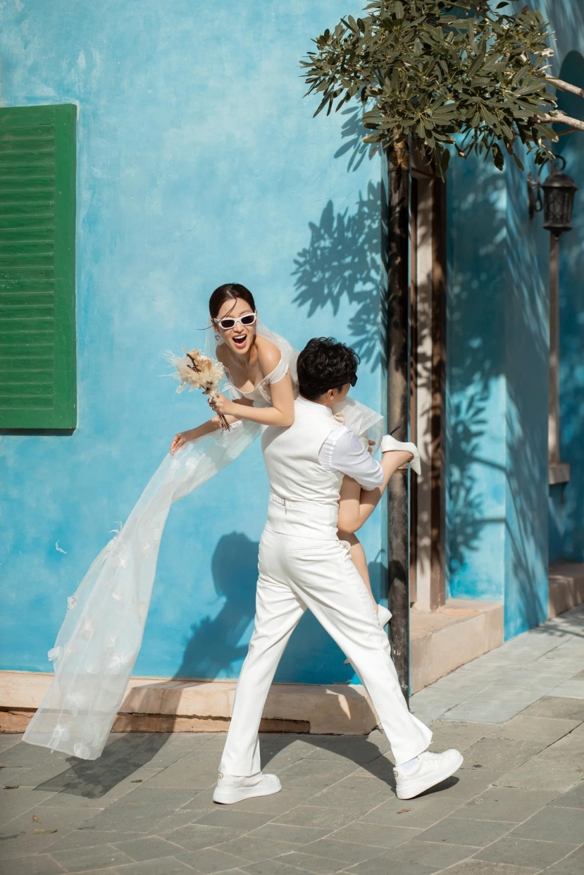 Khoảnh khắc đáng yêu trong bộ ảnh cưới của Puka và Gin Tuấn Kiệt. Ảnh: FBNV Khoảnh khắc đáng yêu trong bộ ảnh cưới của Puka và Gin Tuấn Kiệt. Ảnh: FBNV