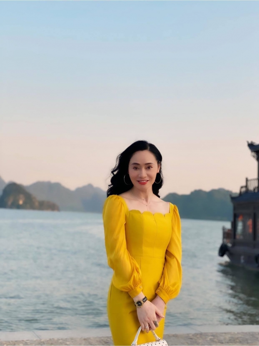 'Mẹ chồng' Phương Oanh khoe nhan sắc kiêu sa ở tuổi U50 sau khi đón nhận tin vui - Ảnh 1 'Mẹ chồng' Phương Oanh khoe nhan sắc kiêu sa ở tuổi U50 sau khi đón nhận tin vui - Ảnh 1