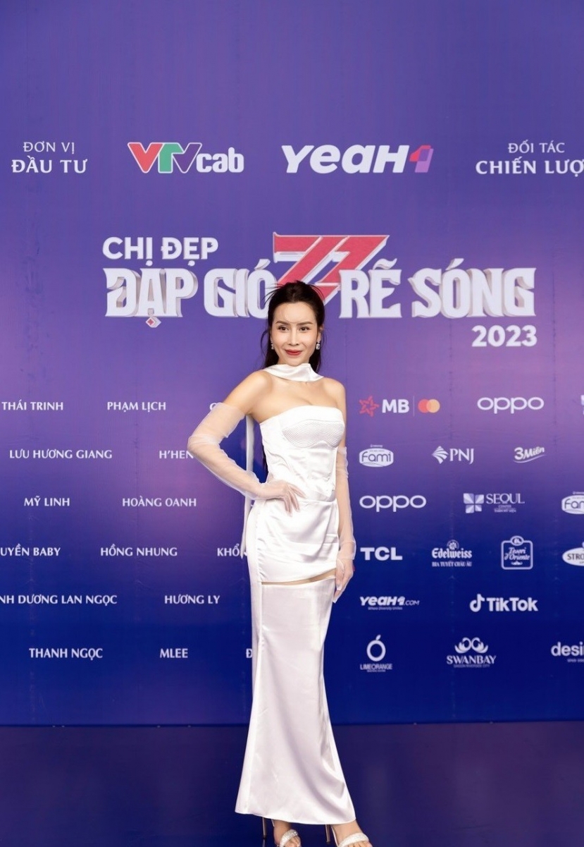 Lưu Hương Giang đang góp mặt trong show truyền hình Chị Đẹp Đạp Gió Rẽ Sóng. Lưu Hương Giang đang góp mặt trong show truyền hình Chị Đẹp Đạp Gió Rẽ Sóng.