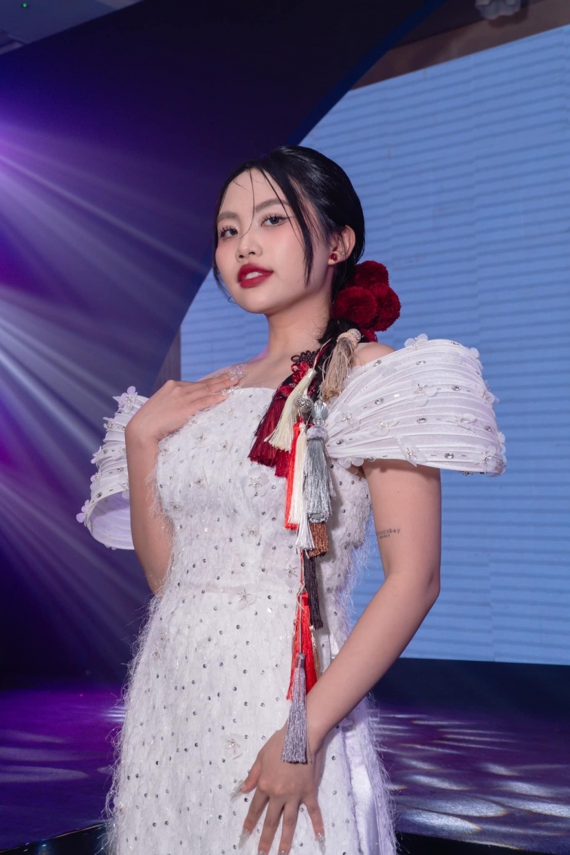 Sau hé lộ thi hoa hậu, Phương Mỹ Chi được Lan Khuê dạy catwalk - Ảnh 4 Sau hé lộ thi hoa hậu, Phương Mỹ Chi được Lan Khuê dạy catwalk - Ảnh 4