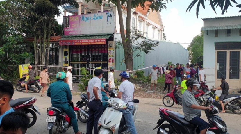 Người dân địa phương ai cũng bàng hoàng sau khi sự việc đau lòng được phát hiện. Ảnh: NĐT Người dân địa phương ai cũng bàng hoàng sau khi sự việc đau lòng được phát hiện. Ảnh: NĐT