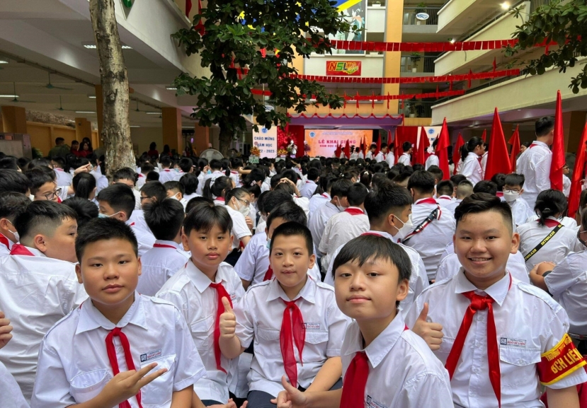 Sáng 5/9, khoảng 23 triệu học sinh cả nước dự lễ khai giảng năm học 2022-2023 trực tiếp tại trường. Ảnh: NĐT Sáng 5/9, khoảng 23 triệu học sinh cả nước dự lễ khai giảng năm học 2022-2023 trực tiếp tại trường. Ảnh: NĐT