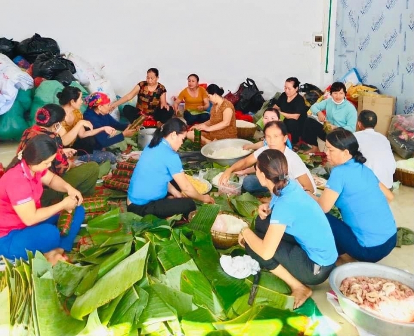 Nghệ An: Xúc động cảnh người dân thức trắng đêm nấu bánh tét gửi lên cho bà con vùng lũ Nghệ An: Xúc động cảnh người dân thức trắng đêm nấu bánh tét gửi lên cho bà con vùng lũ