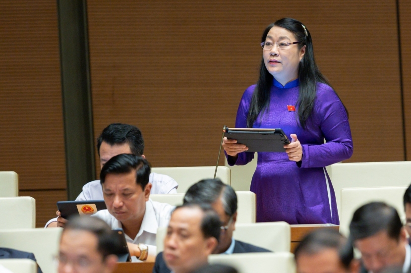 ĐBQH Nguyễn Thị Tuyết Nga cho rằng cần phải có đánh giá, điều chỉnh chính sách khắc phục tình trạng thiếu giáo viên. ĐBQH Nguyễn Thị Tuyết Nga cho rằng cần phải có đánh giá, điều chỉnh chính sách khắc phục tình trạng thiếu giáo viên.