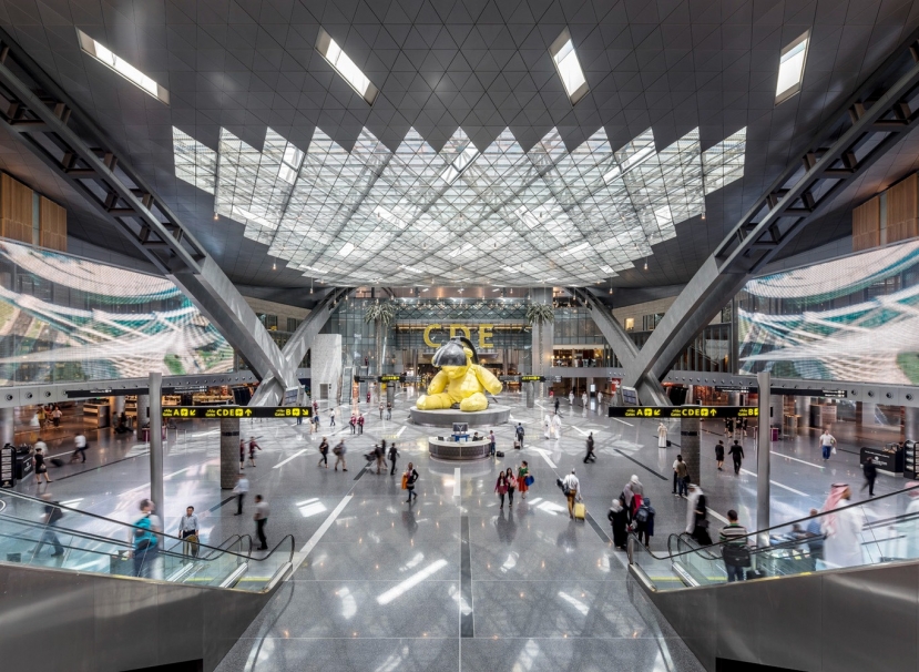 Ngoài ra, Qatar cũng chi 16 tỷ USD cho Sân bay quốc tế Hamad sở hữu một trong những đường băng dài nhất thế giới. Ngoài ra, Qatar cũng chi 16 tỷ USD cho Sân bay quốc tế Hamad sở hữu một trong những đường băng dài nhất thế giới.