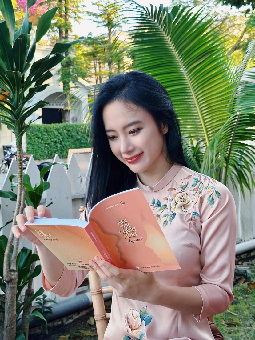 Angela Phương Trinh ngày càng đằm thắm, dịu dàng sau quá khứ nổi loạn. Ảnh FBNV Angela Phương Trinh ngày càng đằm thắm, dịu dàng sau quá khứ nổi loạn. Ảnh FBNV