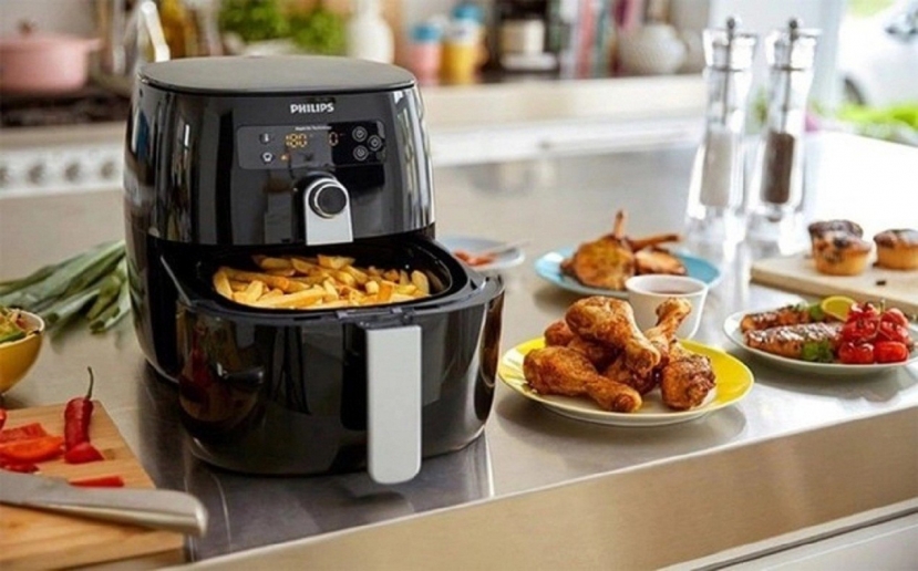 Nồi chiên không dầu là một trong những phương tiện nhà bếp đa năng và thần thánh nhất trong cuộc sống hiện đại, được người làm nội trợ 'sùng bái' vì có thể làm được cực kỳ nhiều món ngon một cách đơn giản, dễ dàng. Ảnh minh hoạ Nồi chiên không dầu là một trong những phương tiện nhà bếp đa năng và thần thánh nhất trong cuộc sống hiện đại, được người làm nội trợ 'sùng bái' vì có thể làm được cực kỳ nhiều món ngon một cách đơn giản, dễ dàng. Ảnh minh hoạ